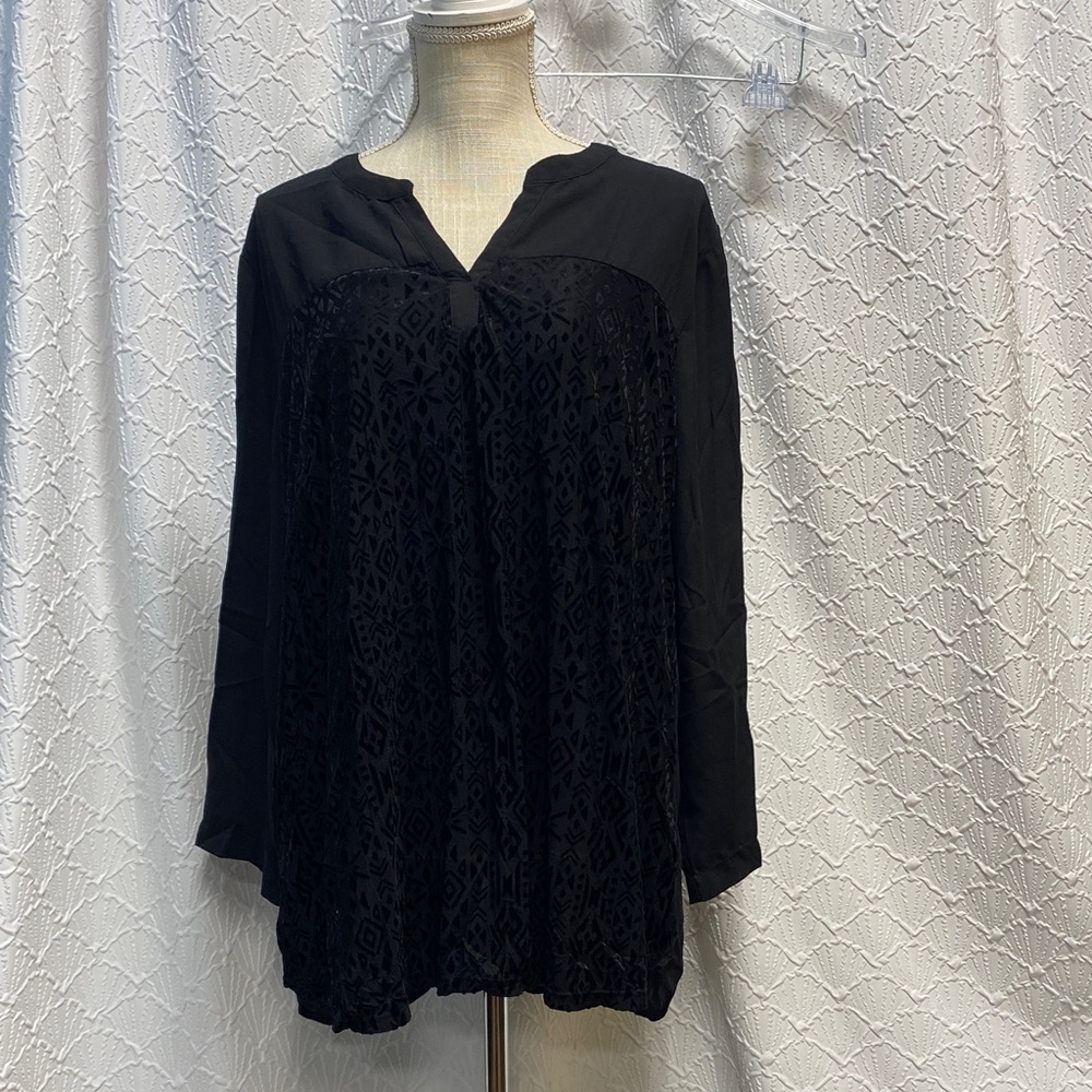 Liz Claiborne size 1X Elegant Black semi sheer Blouse w velvet‎ details lined